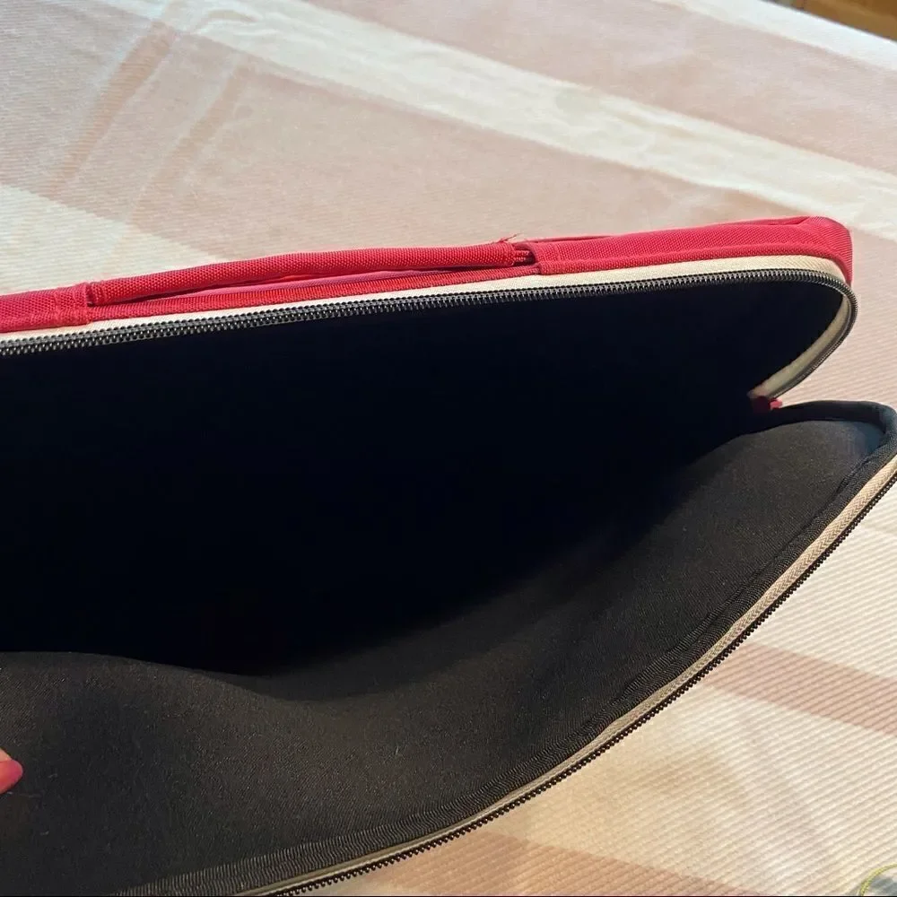 Golla Pink Padded Computer Case - Picture 7 of 12